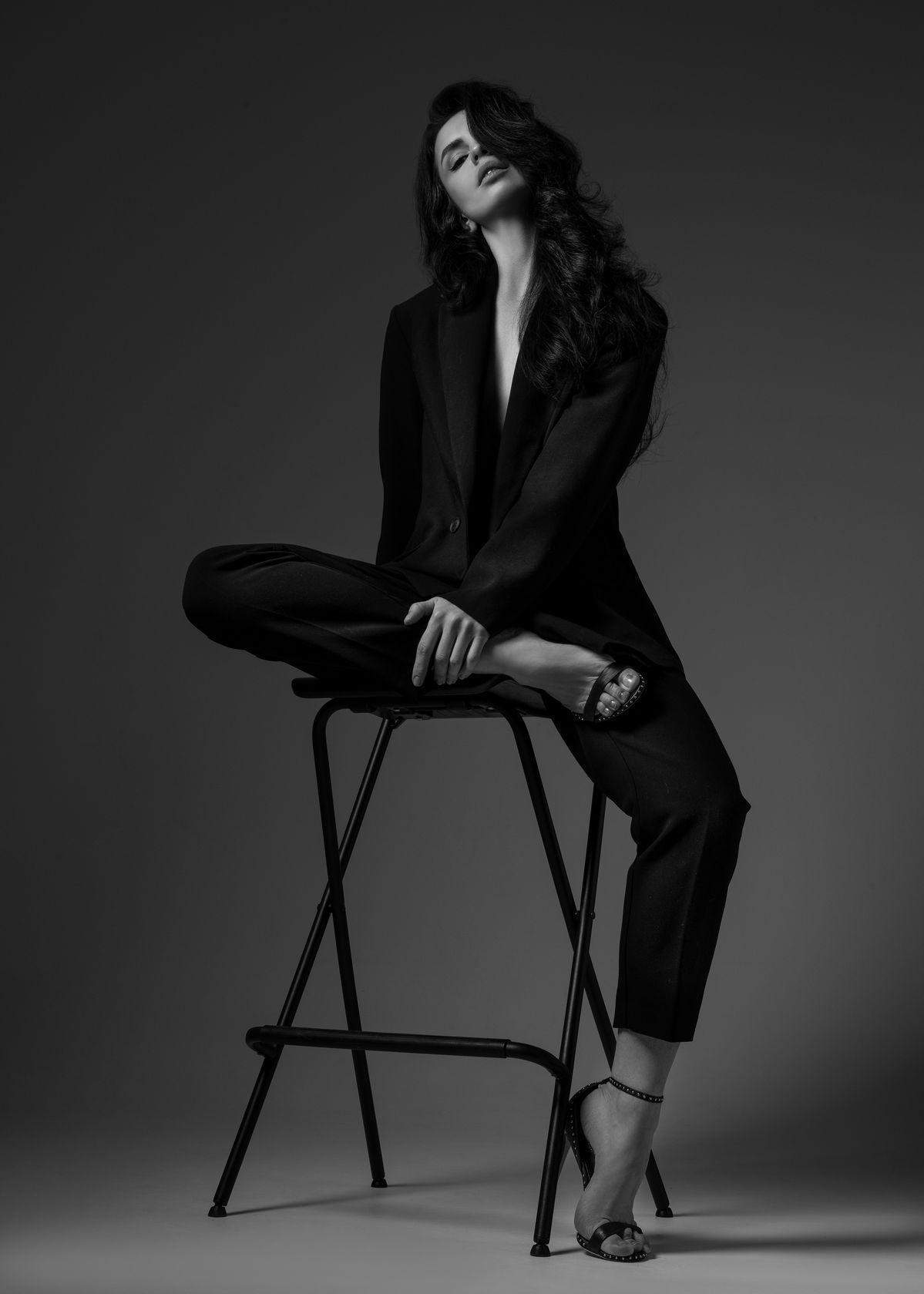 Sophisticated woman in a minimalist setting symbolizing the premium lifestyle targeted by luxury dating apps for professionals.