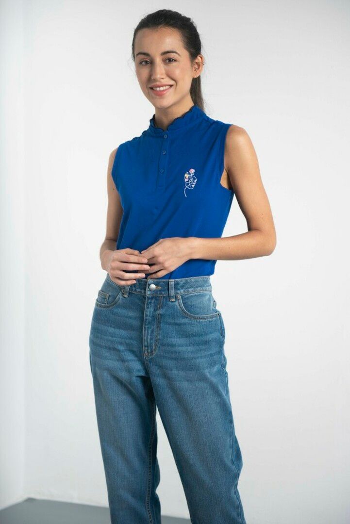 Studio vs location fashion shoot image 2