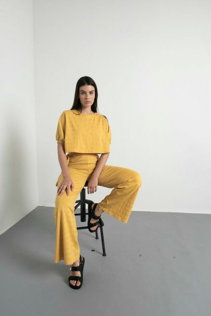 Model close-up emphasizing expression and makeup