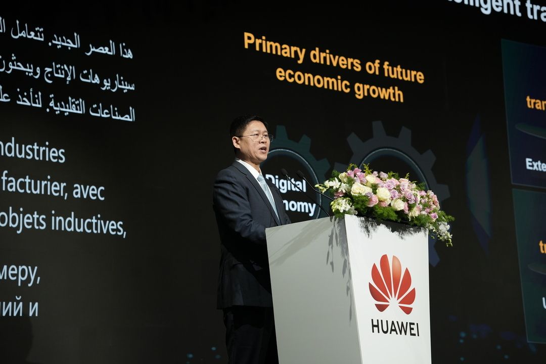 Networking moment at a Dubai corporate event