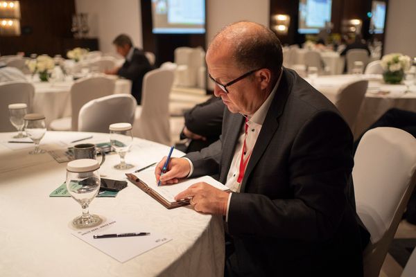 Conference Photography in Dubai: Coverage Plan for Keynotes + Panels