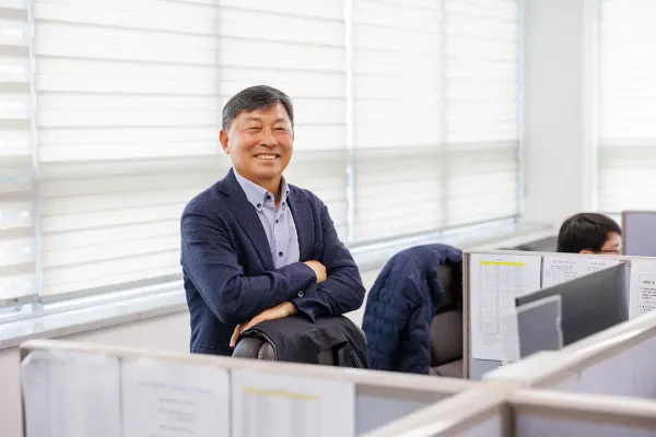 headshot in dubai from a japanese man