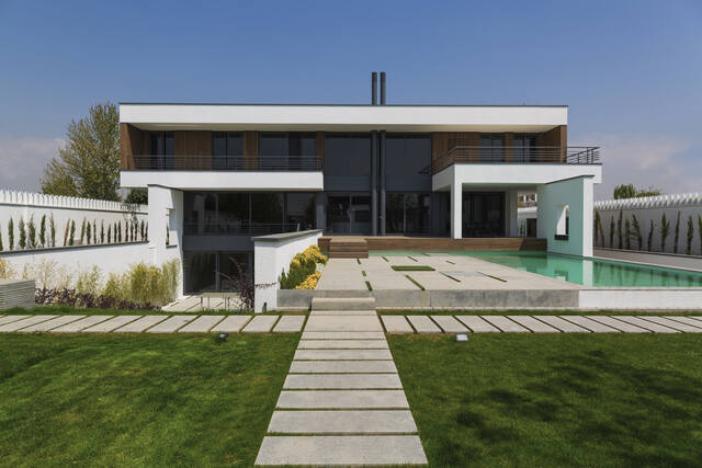 Real Estate & Airbnb photo by siavash bagheri