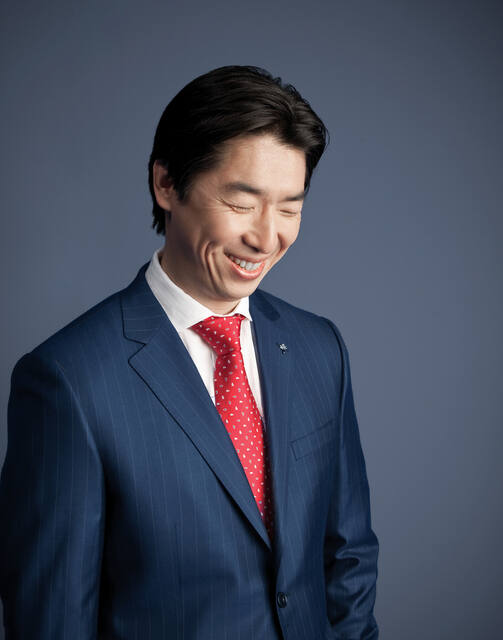 Headshots & LinkedIn photo by semyung kim