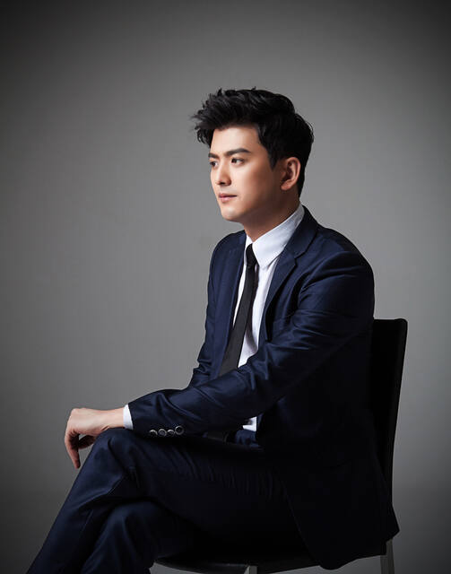 Headshots & LinkedIn photo by semyung kim
