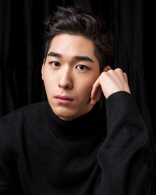 Headshots & LinkedIn photo by semyung kim