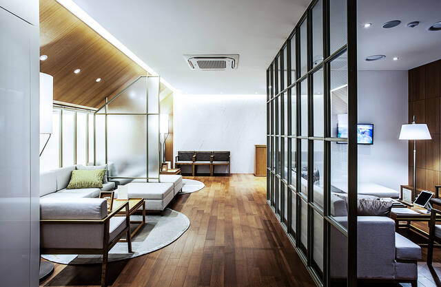 Real Estate & Airbnb photo by semyung kim