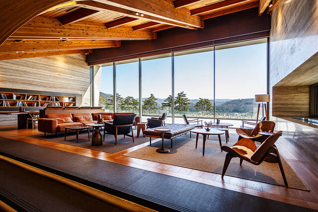 Real Estate & Airbnb photo by semyung kim
